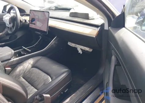 2020 Tesla Model 3 Standard Range Plus Rear-Wheel Drive/Standard Range Rear-Wheel Drive z USA, uszkodzony, nr VIN 5YJ3E1EA8LF631686